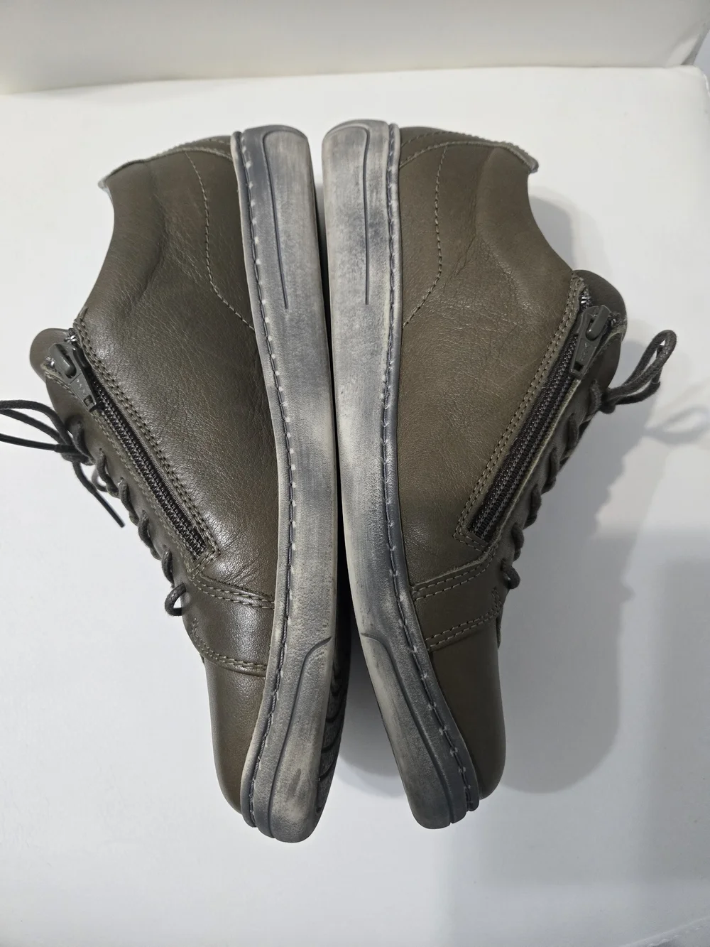 Cloud Olive Leather Casual Sneaker Unisex Size 40